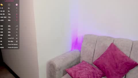 Snapshot of sophie_alice chatting on 02.10.25 Alice online show from 02.10.25