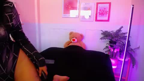 Snapshot of sophie_benet_ chatting on 06.12.26 Sophie online show from 06.12.26