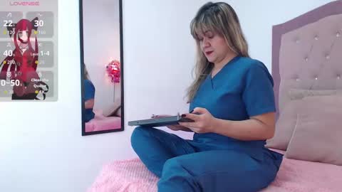 Snapshot of sophie_benett chatting on 09.15.25 Sophie online show from 09.15.25