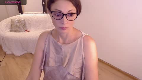 Snapshot of sophie_caring chatting on 01.12.25 Sophie online show from 01.12.25