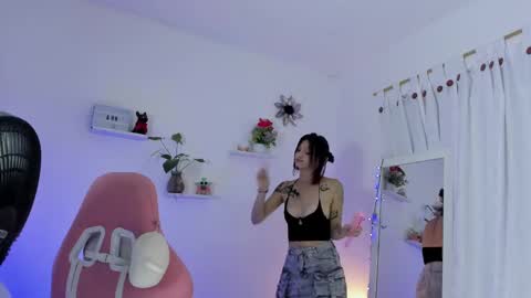 Snapshot of sophie_dolly_ chatting on 12.10.24 sophie doll online show from 12.10.24