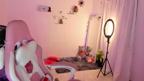 Snapshot of sophie_dolly_ chatting on 01.08.25 sophie doll online show from 01.08.25