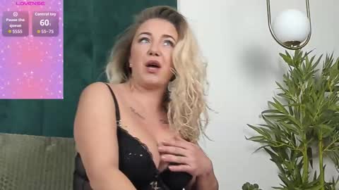 sophie_maeve online show from 10.15.25