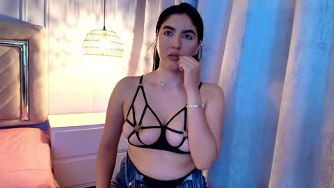 Snapshot of sophie_mancini18 chatting on 12.11.24 Sofia online show from 12.11.24