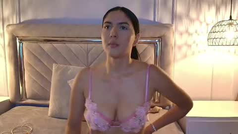 Snapshot of sophie_mancini18 chatting on 02.19.25 Sofia online show from 02.19.25