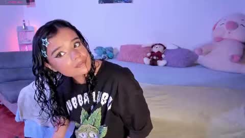Snapshot of sophie_t_ chatting on 06.25.26 Sofia online show from 06.25.26