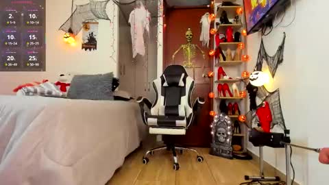 sophiebaker__ online show from 10.04.25