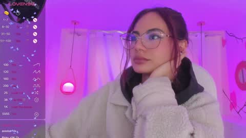   Sophie  IG sophiecherry es   online show from 12.30.24