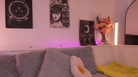 Snapshot of sophiee_art chatting on 10.20.25 Sophiee  online show from 10.20.25