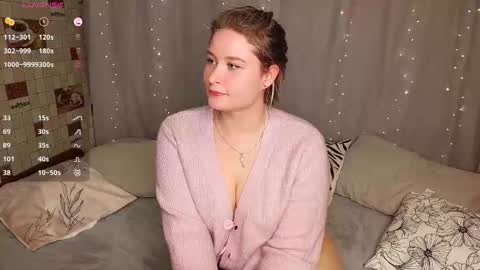 Snapshot of sophieee_lee chatting on 10.13.25 Sophie online show from 10.13.25