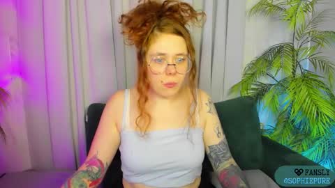 Snapshot of sophiepure chatting on 10.05.25 Sophie online show from 10.05.25