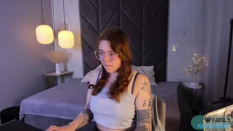 Snapshot of sophiepure chatting on 10.13.25 Sophie online show from 10.13.25