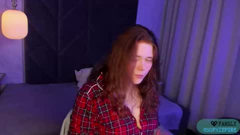 Snapshot of sophiepure chatting on 10.23.25 Sophie online show from 10.23.25