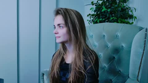 Snapshot of sophiesuvi chatting on 12.01.24 Sophie and my bestie Mandy    online show from 12.01.24