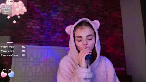 Snapshot of sophiesuvi chatting on 12.07.24 Sophie and my bestie Mandy    online show from 12.07.24