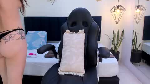 sophieturner_mg online show from 07.17.26
