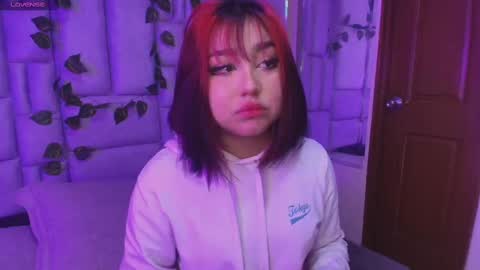 Snapshot of sophievv chatting on 09.18.25 Sophie online show from 09.18.25