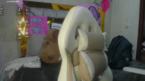 Snapshot of sophievv chatting on 11.23.25 Sophie online show from 11.23.25