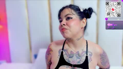 Snapshot of sophieyenki chatting on 10.11.25 SOPHIE online show from 10.11.25