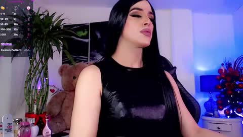 Sophie Sweet online show from 12.25.24