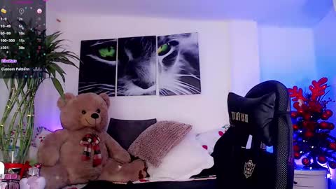 Sophie Sweet online show from 12.28.24