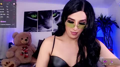 Sophie Sweet online show from 01.26.25