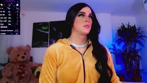 Sophie Sweet online show from 09.18.25