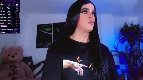 Sophie Sweet online show from 09.26.25