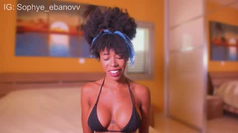 Snapshot of sophye_ebanov chatting on 10.21.25 SEE U HERE OF  online show from 10.21.25