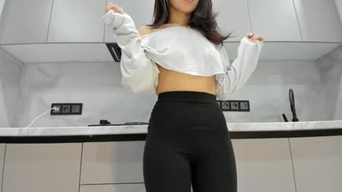 Snapshot of soul_mi chatting on 11.06.25 Mia online show from 11.06.25