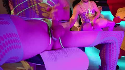 Snapshot of soundingslutslave chatting on 11.09.25 soundingslutslave online show from 11.09.25