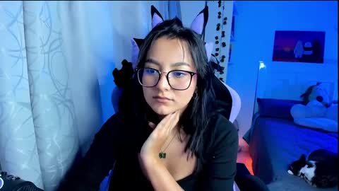 Snapshot of soy___lili chatting on 12.11.24 Lili online show from 12.11.24