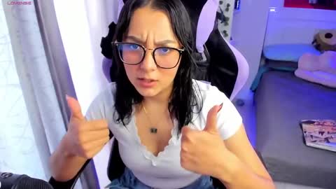 Snapshot of soy___lili chatting on 12.16.24 Lili online show from 12.16.24