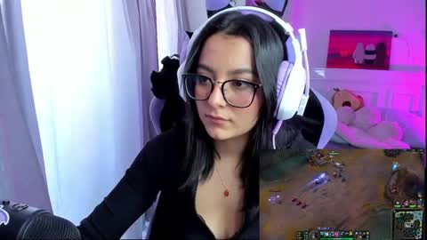 Snapshot of soy___lili chatting on 01.12.25 Lili online show from 01.12.25