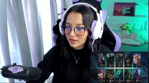 Snapshot of soy___lili chatting on 01.14.25 Lili online show from 01.14.25