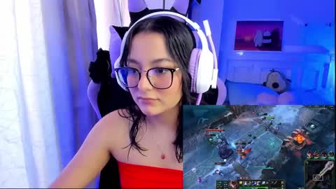 Snapshot of soy___lili chatting on 01.27.25 Lili online show from 01.27.25