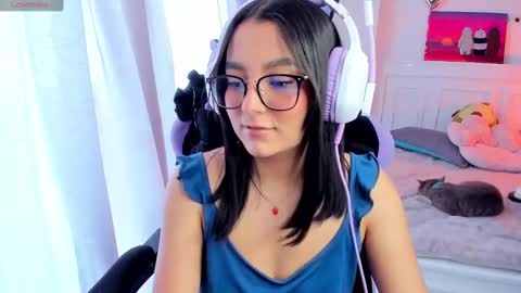 Snapshot of soy___lili chatting on 02.05.25 Lili online show from 02.05.25