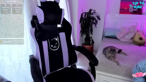 Snapshot of soy___lili chatting on 02.23.25 Lili online show from 02.23.25