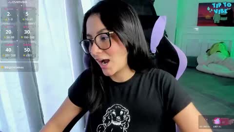 Snapshot of soy___lili chatting on 03.09.25 Lili online show from 03.09.25