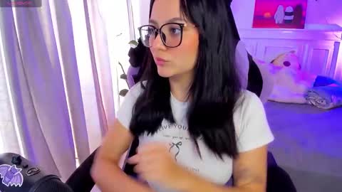 Snapshot of soy___lili chatting on 09.12.25 Lili online show from 09.12.25