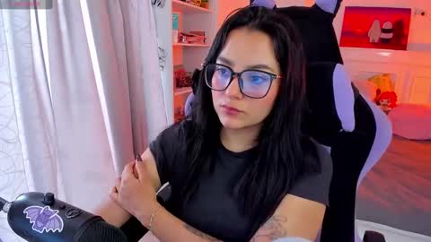 Snapshot of soy___lili chatting on 09.22.25 Lili online show from 09.22.25