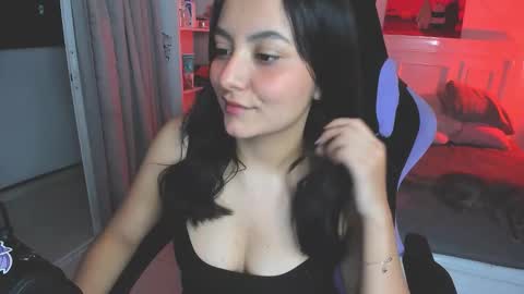 Snapshot of soy___lili chatting on 10.02.25 Lili online show from 10.02.25