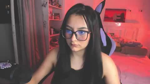 Snapshot of soy___lili chatting on 10.07.25 Lili online show from 10.07.25