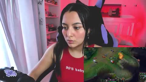 Snapshot of soy___lili chatting on 10.09.25 Lili online show from 10.09.25