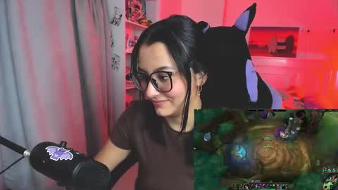 Snapshot of soy___lili chatting on 10.23.25 Lili online show from 10.23.25