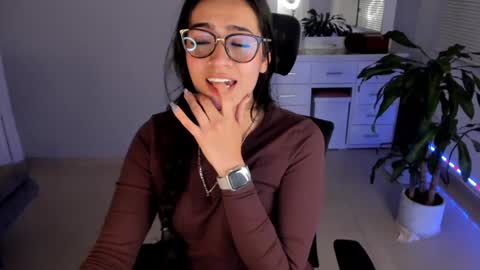 Luisa    online show from 01.15.25