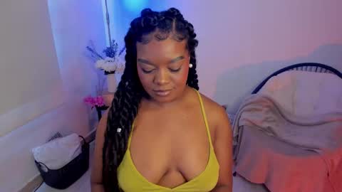 Snapshot of soymaria___ chatting on 10.14.25 Maria  online show from 10.14.25