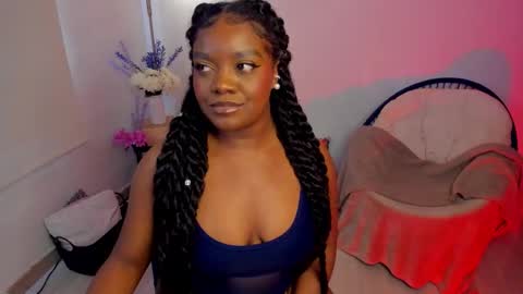 Snapshot of soymaria___ chatting on 10.16.25 Maria  online show from 10.16.25