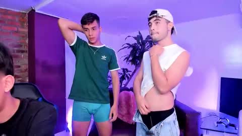 Snapshot of space_boys18 chatting on 10.09.25 Gabo Lucas and Justin online show from 10.09.25