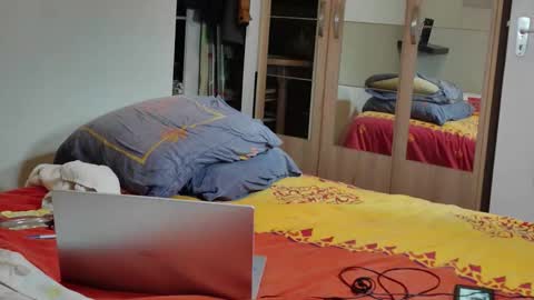 Snapshot of spacemanwvl chatting on 10.16.25 xoan online show from 10.16.25